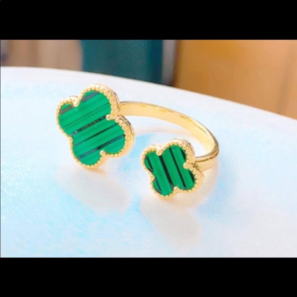Beautiful ring brand new I have couple different colour